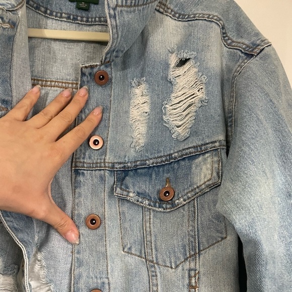 Wild Fable distressed ombré Jean jacket size medium - Picture 5 of 7